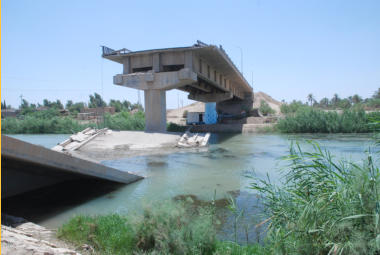 The main transportation route from Dholoyia crossing the Tigris River